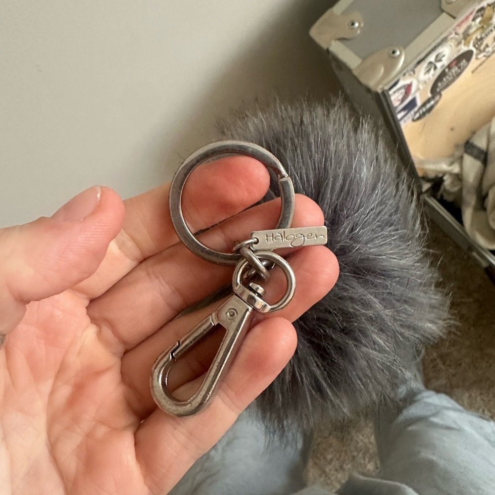Halogen Grey faux fur puff key chain - Picture 3 of 4